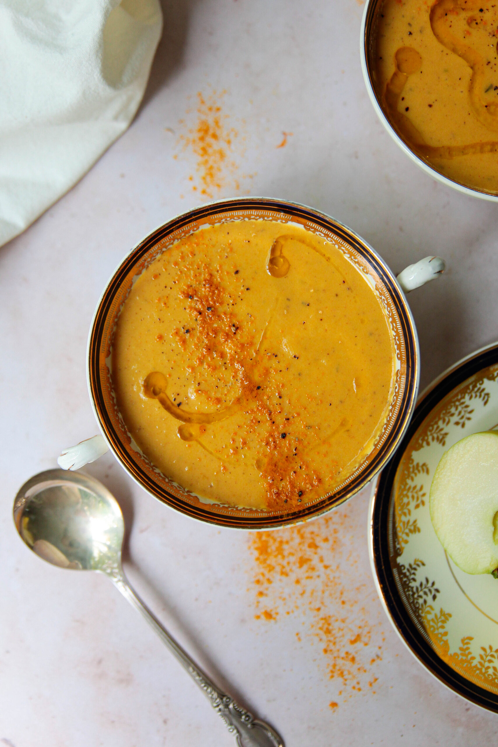 Potage courge musquée et huile infusée à l'orange snguine