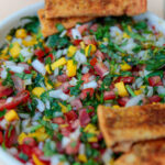 Passion Bouffe Pico de gallo à la mangue et chips de pain naan maison